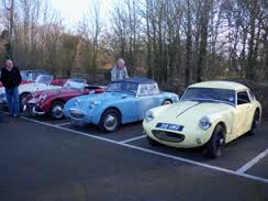 White Lion Antiques Centre Classic Car Breakfast meet