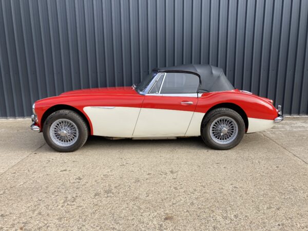 Autoart Austin Healey 3000 – Miniature 1/18 Diecast Rouge Et Crème, Avec Coffret Collector